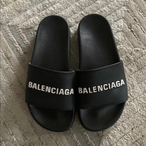 Balenciaga slides. Only worn a few times. Like new - Picture 2 of 3